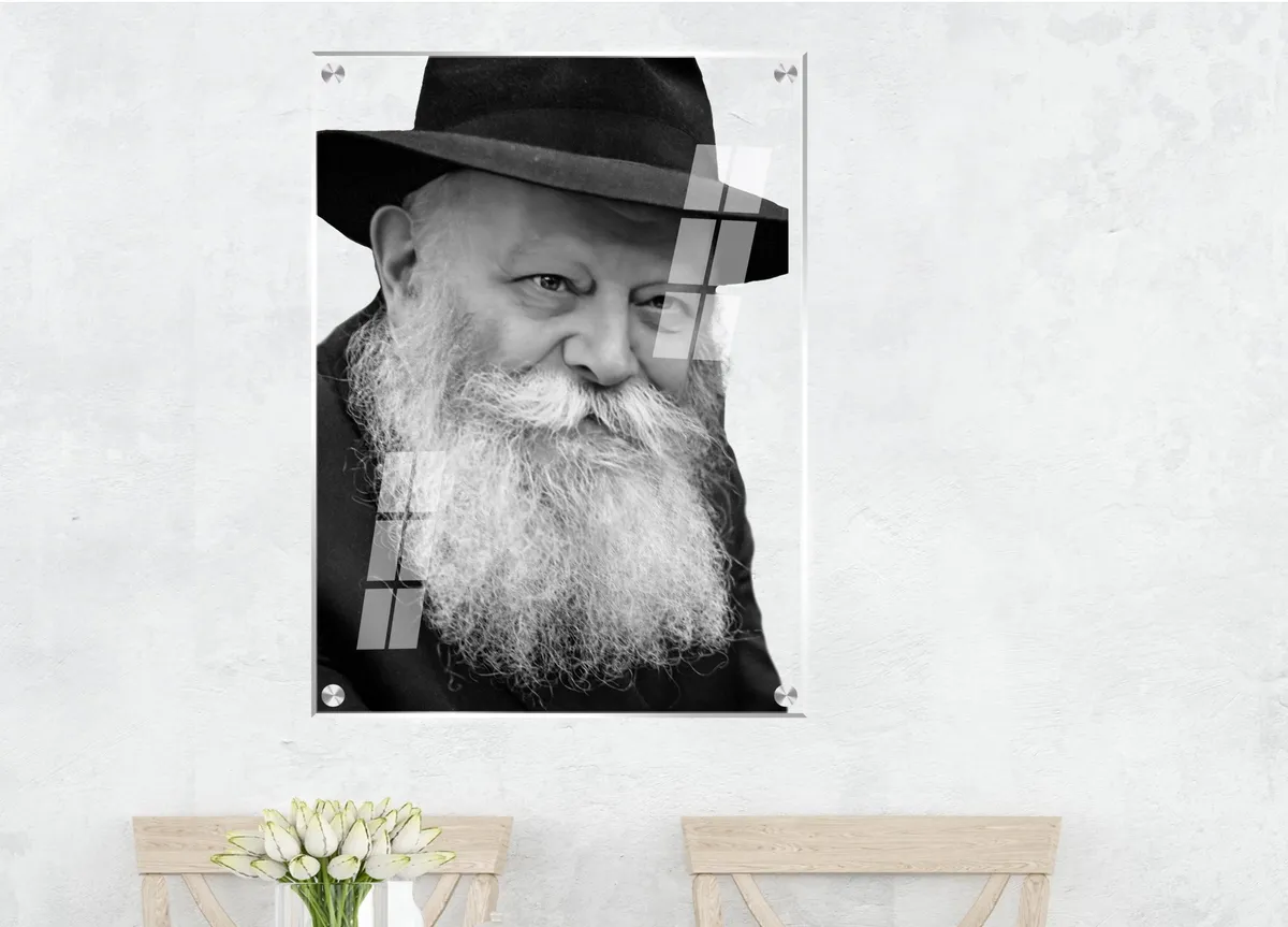 תמונת זכוכית של הרבי מלובביץ בגווני אפור