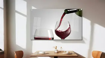 תמונת זכוכית של יין אדום על זכוכית